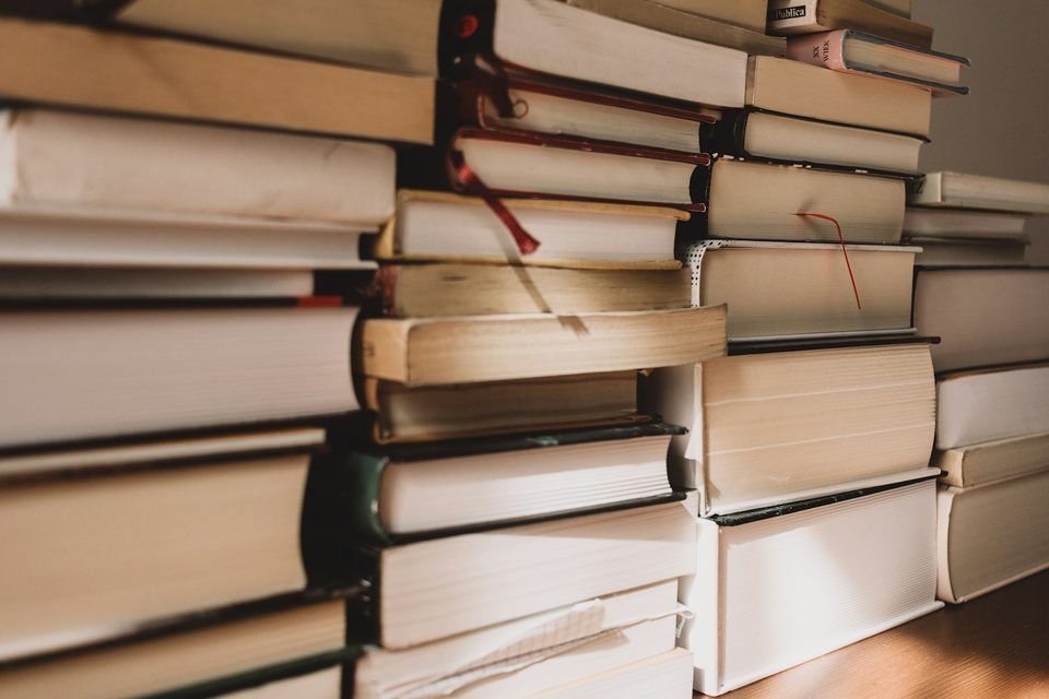 Стопки книг в Варшаве