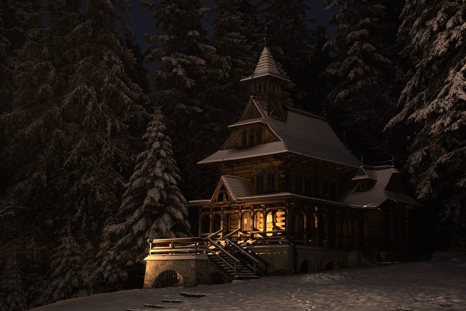 The snow-covered chapel in Jaszczurówka, Zakopane