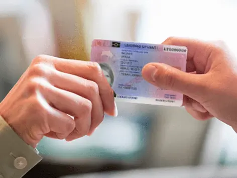 Карта CUKR: як легалізуватися в Польщі на три роки? Дізнайтеся всі деталі!