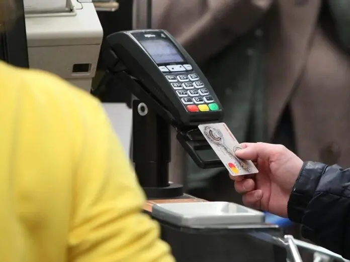 Викрав картку в лікарні та витратив 20 тисяч злотих на доставку їжі: як не стати жертвою подібного шахрайства?